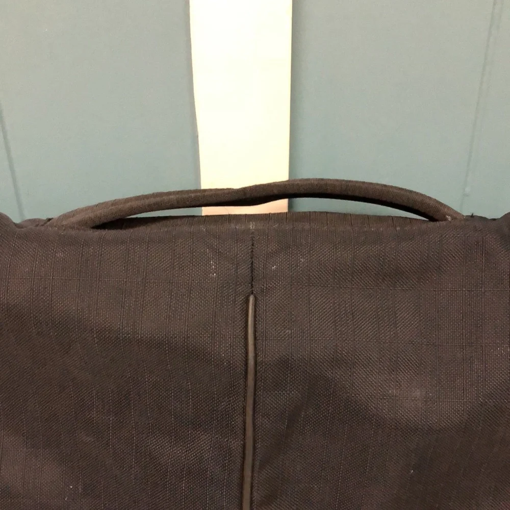 Nike messenger bag 12” x‎ 12” x 6” laptop bag *read
